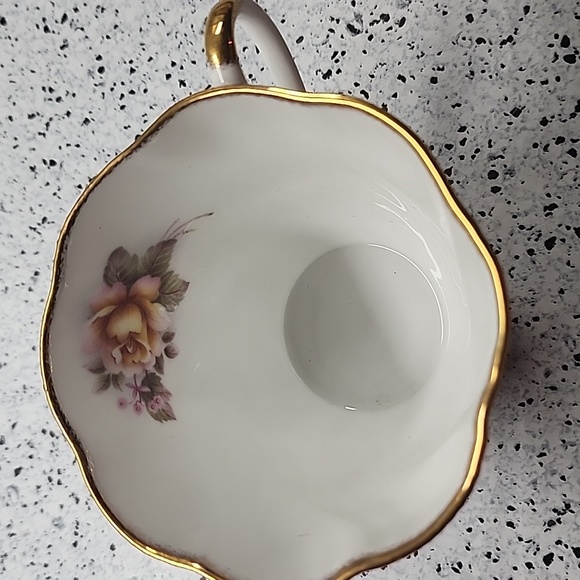 Regal Heritage Bone China Cup and Saucer Yellow Roses Floral Design Gold Trim - Picture 4 of 6